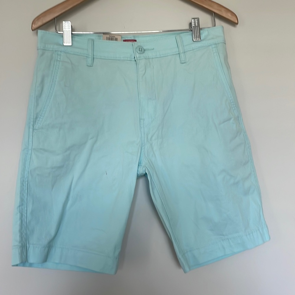 Levi’s Standard Taper Shorts Sz 30 Waist NWT
